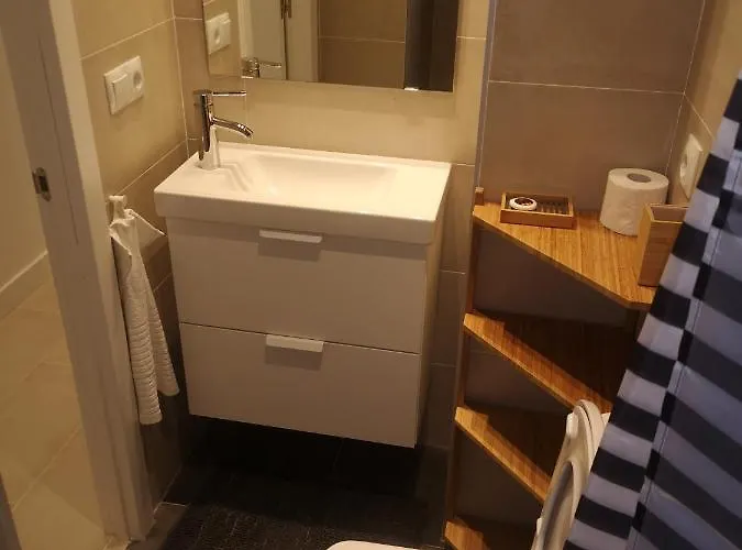 Vive En El Parque Del Prado! U2 Vitoria-Gasteiz